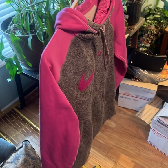 Nike therma fit pull on sweatshirt, NWOT. Size medium. Pink almost purple/white - Picture 2 of 9